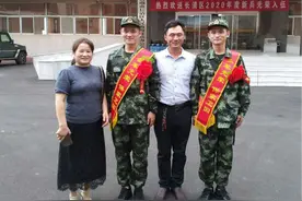 打仗亲兄弟，快来看这对“军营双胞胎”图片