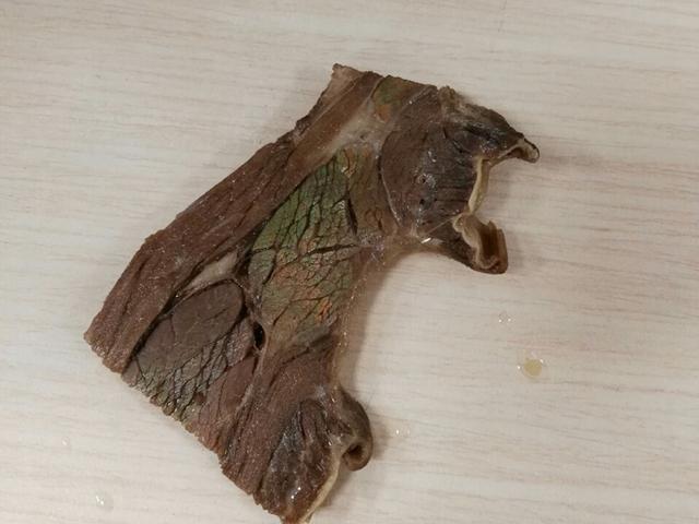 鱼鳞颜色的牛肉