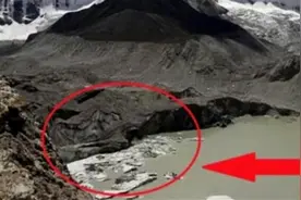 喜马拉雅山“出事”了？冰雪消融后，湖里呈现的景象令人难以相信图片