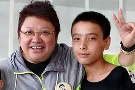 《天亮了》为他而写，连接韩红与男孩“母子”情，现状很暖心图片