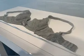 妹子用陶艺烧制了个蕾丝文胸，用陶土硬是雕出这柔软轻盈的质感图片