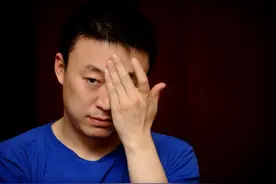 他出身清贫，父母一度双双下岗，后夺18个世界冠军，今成国乒名帅图片