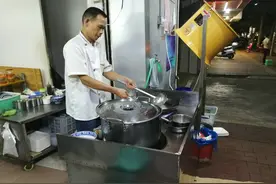 广州游客在潮州尝“鱼粥”，“水与米”分得鲜明，懵：鱼汤泡饭？图片