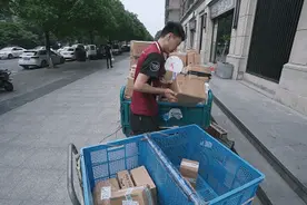 杭州三个小区用无人车送快递，包裹会不会被半路抢走？我们试了一下……图片
