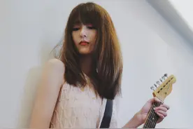 腾讯美女主播小七晒美照 重金属摇滚萝莉展现别样魅力图片