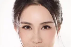 李欣聪北京舞蹈学院校花，有着清纯的面容，性格文静内敛图片