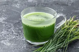 风靡小红书的大麦青汁 喝了真的能排毒减肥吗？图片