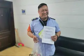 端午节，小学生给公交司机送粽子，原因特别温馨图片