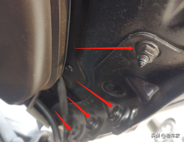 为啥奔驰S400L30万都没人买？网友：换块电池10万，爱得起伤不起