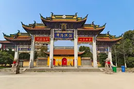 被当地人称为“红庙"的太仓市海天禅寺图片