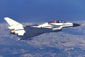 以色列拿出铁证，彻底推翻歼10抄袭论，与狮式战机大相径庭图片