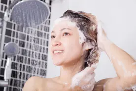 烫发一般可以保持多久？烫发后不能梳头吗？烫发后洗发会变直吗？图片