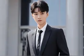 王俊凯文章登人民日报！“谁说少年没背景，你的背后是国家”图片