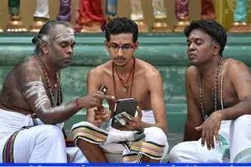 印度高种姓只手遮天？南印度最大婆罗门群体穷的自己打扫公厕图片