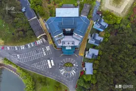 到武汉旅游时，遇见一个圆形的停车场，航拍视角下相当“卡哇依”图片