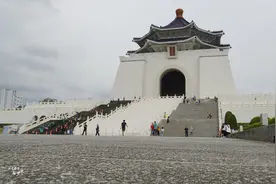 过去大陆游客赴台湾旅游，为何100%的游客都会去中正纪念堂看一看图片