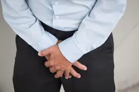 喝水越多尿越多，会加重肾脏负担，甚至水中毒？医生耐心讲清楚图片