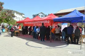 端稳“饭碗”奔小康︱白银区就业扶贫专场招聘会走进银馨家园图片