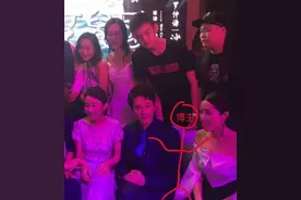 有种怕老婆叫冯绍峰！霍思燕范冰冰一左一右，看到手：求生欲太强图片