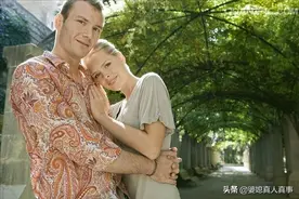 恋爱两年，吃饭男友从不结账，准备分手，看到他余额俺决定结婚图片