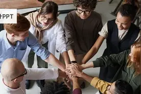 何炅一句话，戳中千万人：聪明的人，都懂得给职场社交做“减法”图片