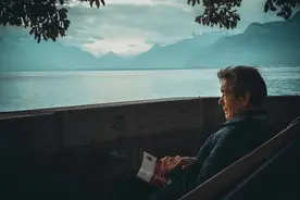 为何越聪明的人，越不喜欢参与社交？心理学上的答案出乎你的意料图片