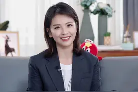 不务正业？41岁刘涛频繁直播带货被指太爱钱，拍戏还抽空带货图片