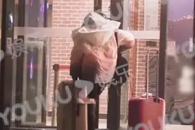 何泓姗恋情疑曝光，与电竞教练牵手回酒店，曾传白敬亭暗恋她多年图片