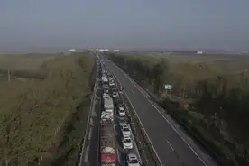 关注：今晨哈大高速发生交通事故致严重堵车，现是否恢复通行？图片