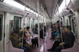 “地铁保安拖拽女乘客”引热议，暴力执法到底该怎么避免？图片
