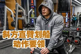 健身健美肩膀综合训练之：杠铃提拉图片