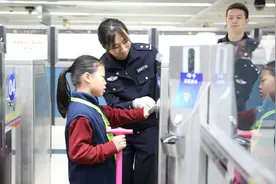 罗湖口岸启用跨境学童专用场地，学童通关更高效安全图片