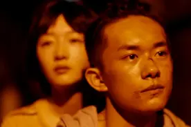少年的你：胡小蝶喝酸奶时的一个小细节，难怪她选择跳楼图片