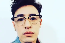 潘玮柏吸毒风波后罕见露面，笑容满面心情好，此前还与娇妻秀恩爱图片