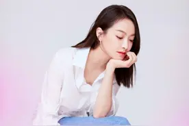 宋茜||当白衬衫遇上牛仔裤，元气清爽，是初夏的惬意畅游图片