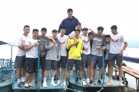 三位“小姚明”加盟青岛男篮，一人比姚明矮1公分，一人只有16岁图片