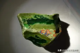 缅甸经典南齐场口翡翠原石。看皮识肉，赌石是怎么涨的？图片