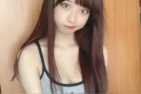 小说：丈夫疑心妻子出轨，假装出差，租车在对面用望远镜监控妻子图片