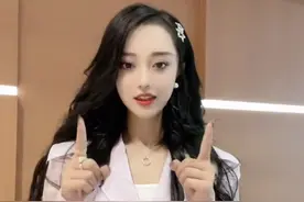 伽柏引荐见辛巴后，舞帝利哥与娜美合体直播，强强联手形成新局面图片