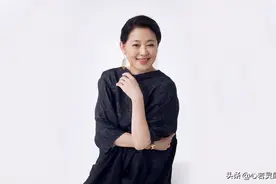 61岁倪萍的成熟与活得通透，是沉淀的人生阅历，与年龄无关图片
