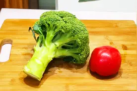 1颗西兰花1个西红柿，教你个新做法，好吃又补钙，孩子天天吵着吃视频封面