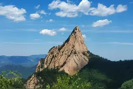 北京可以自驾到山顶的山峰，适合带老人儿童出行，风光如画如仙境图片