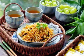 炒米粉，先煮就错了，学南方人简单做，松散干香，盘底不见一滴油图片