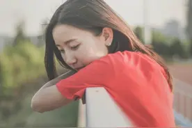 男人在外有新欢，一哭二闹三上吊是大忌，聪明女人这样做图片