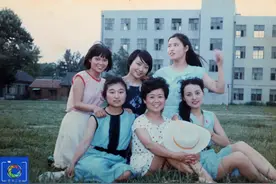32年前我中专毕业，拍下了长发飘飘的青春时代，却没人给我写情书图片