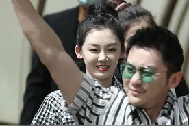郑恺老婆颜值真挺高的，就算阳光这么的刺眼，也看不到脸上的瑕疵图片