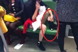 每日一笑：妹子大长腿无处安放了吗，这形象和气质真是格格不入啊图片