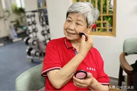 济南阿姨被骗后组团复仇，打击非法集资，有人自费卧底，有人自编喜剧，有人家老头开始做饭了图片