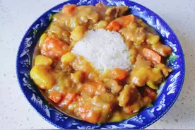 咖喱牛肉饭，味道香浓营养好，烹制时把握1点，牛肉嫩香汤汁浓厚图片