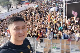 历史第一！广东宏远冠军游，杜锋自拍狂嗨，赵睿徐杰CP实锤图片